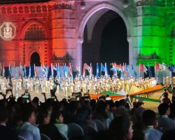 Students at Indian Navy's Beating Retreat & Tattoo show held at the Gateway of India